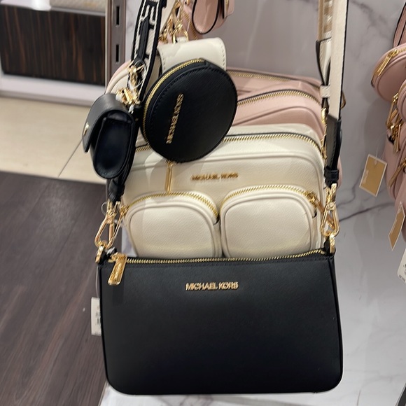 MICHAEL KORS
Jet Set Saffiano Leather Crossbody Bag with Case for Airpods Pro® - Picture 13 of 16